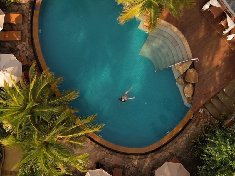 Beach & Pool